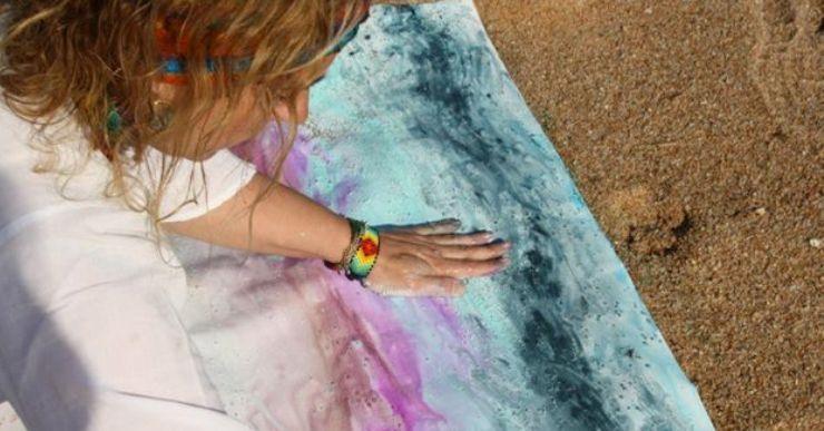 Antònia Fibla exposa els seus quadres a la capella dels Sants Metges