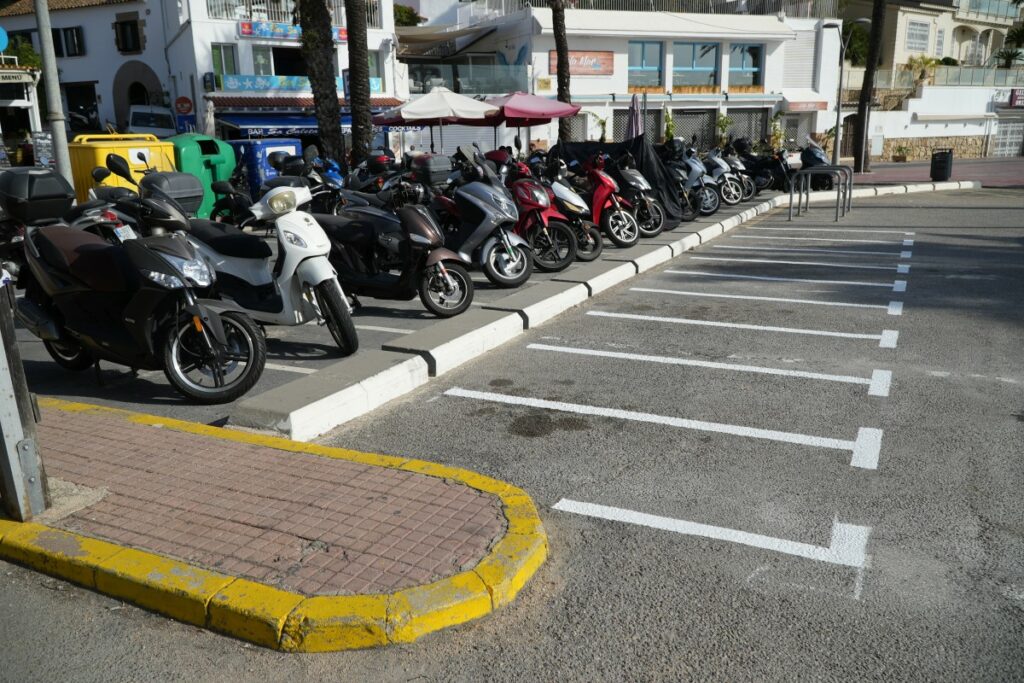 L'aparcament de motos s'ampliarà fins a prop de 80 places