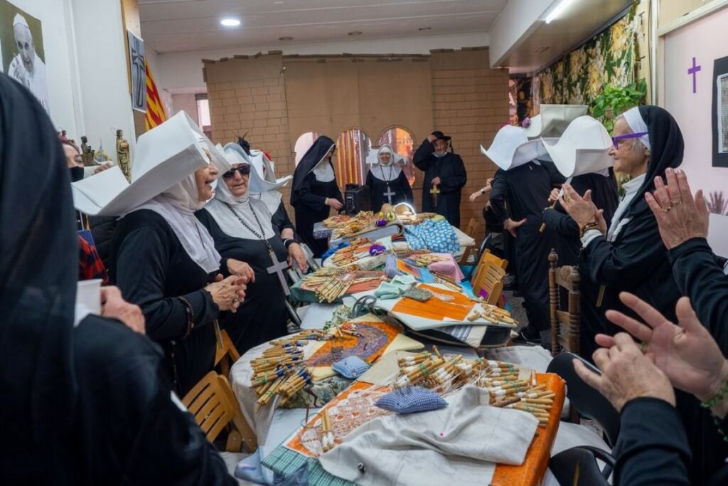 L'associació de Puntes de Coixí anaven de monges (Ajuntament de Lloret de Mar)