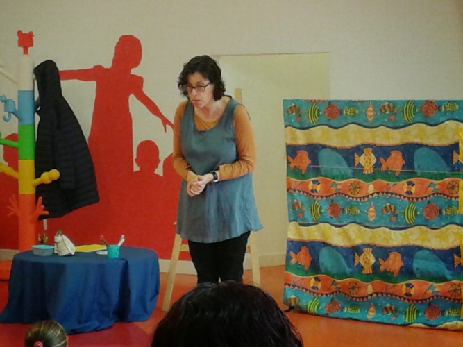 Assumpta Mercader a la biblioteca de Lloret el 2015