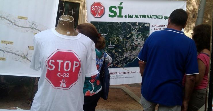 Aturem la C-32 té parada a la plaça de l’Església cada dissabte