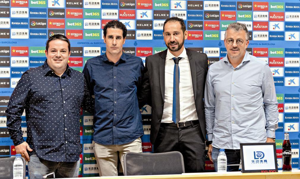 Balcells i Machin, amb altres representants del futbol