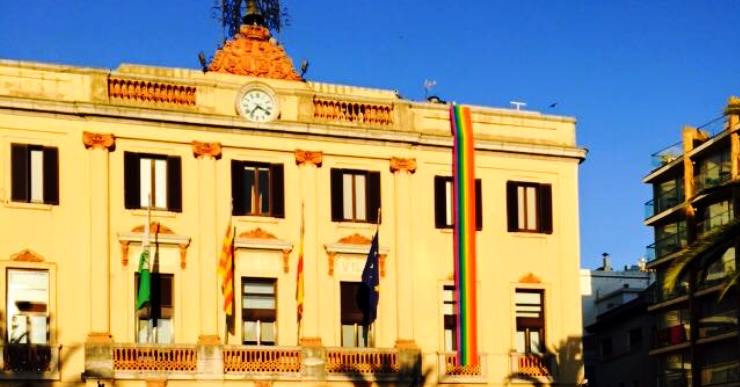 Lloret celebra el Dia de l’Orgull Gai penjant la bandera a l’Ajuntament