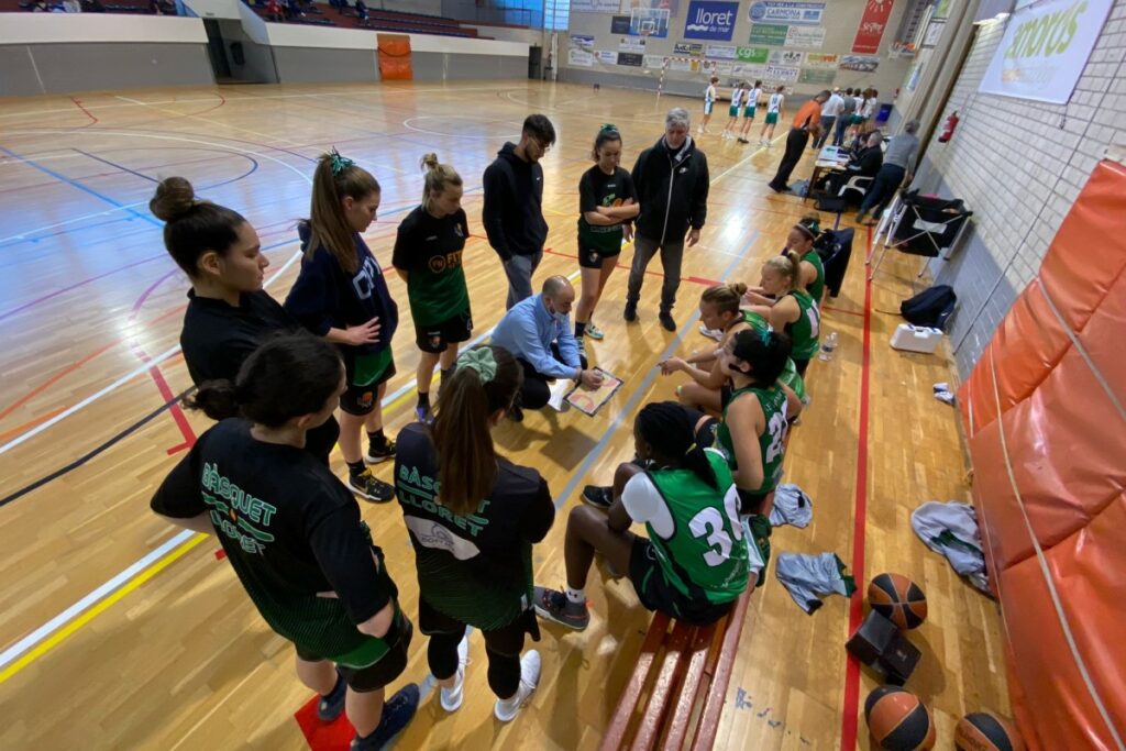 Un moment del partit (Bàsquet Lloret)