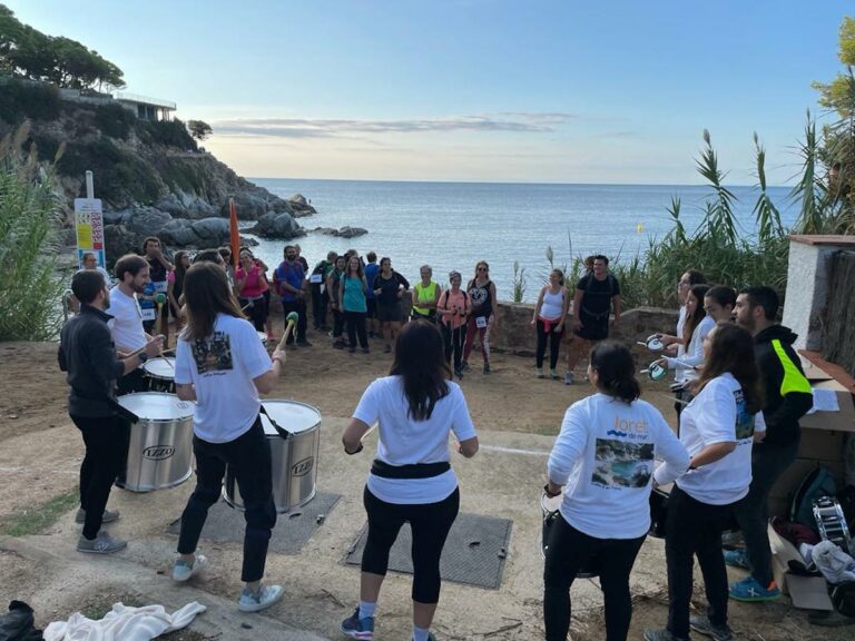La colla Kala Trons fent l'assaig obert a Cala Trons