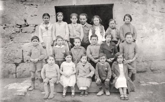 Antoni Benaiges amb els seus alumnes (Sapiens)