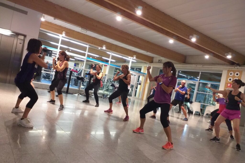Sessió de body combat (Piscina de Lloret)