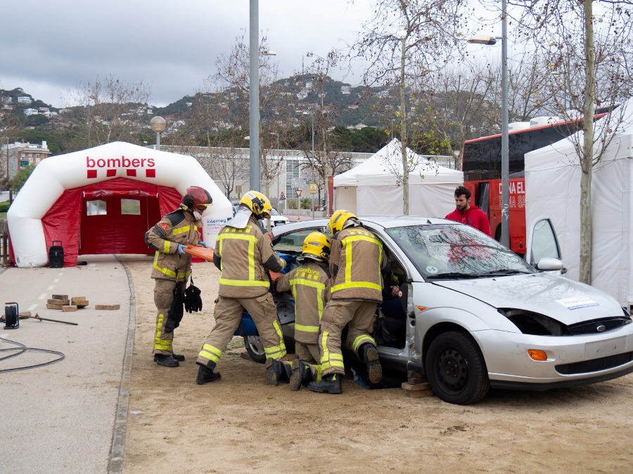 Demostració dels Bombers en la donació de sang.