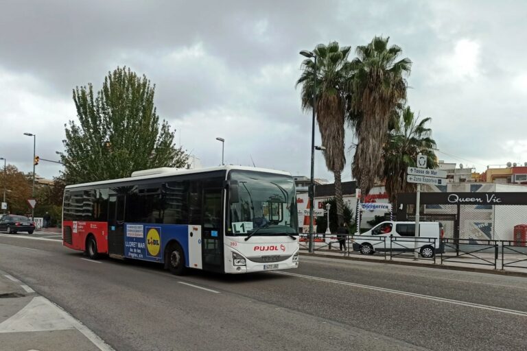 El bus que uneix Lloret i Blanes