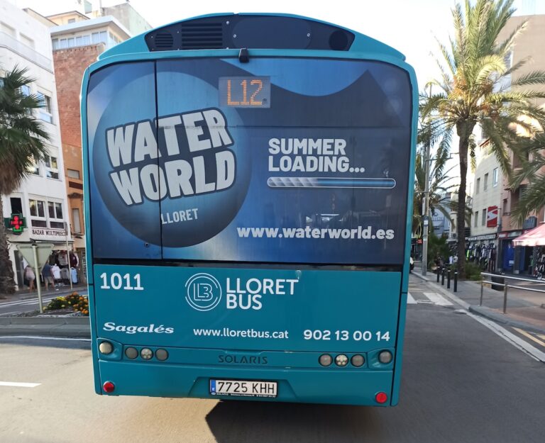Un bus transitant per Lloret