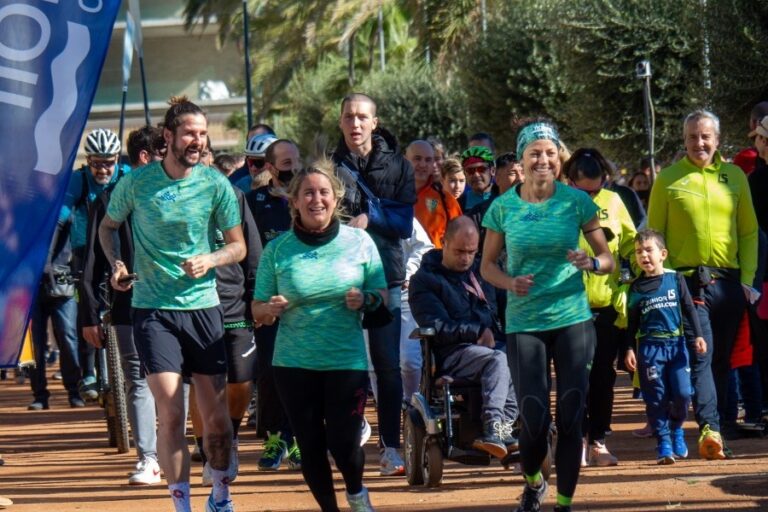 Els esportistes arriben a la meta del 'Camí a Lloret', el passat dissabte pel passeig Verdaguer.