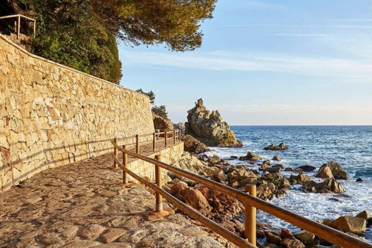 Un tram del camí de ronda a Fenals (Lloret de Mar)