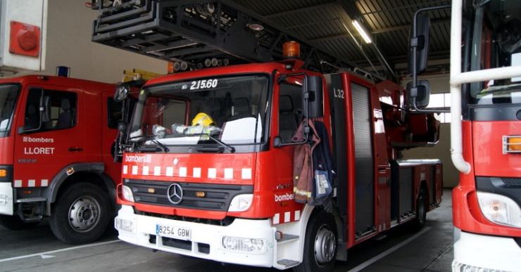 Un home queda intoxicat greu en l’incendi d’una casa a la urbanització La Montgoda