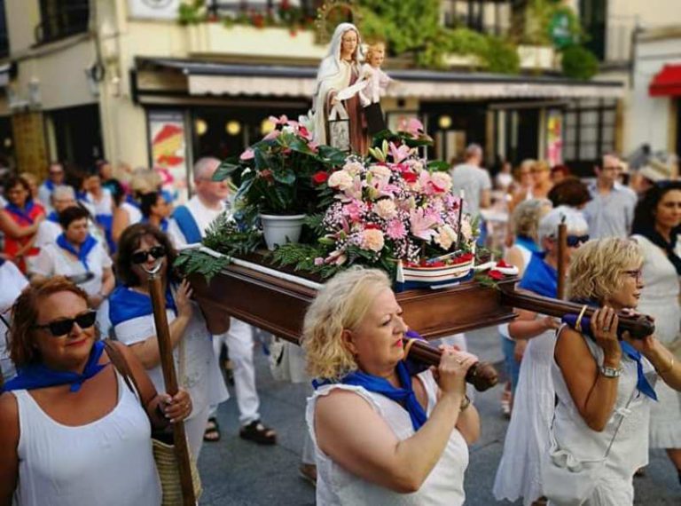 La processó de la Mare de Deú del Carme, «pòrtic» de la festa major d’estiu de Lloret de Mar