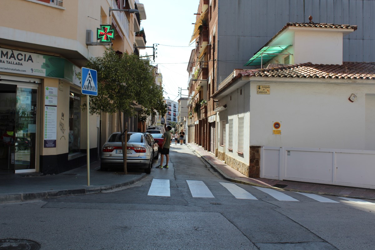 El carrer Sant Bonaventura en l'encreuament amb l'avinguda Catalunya