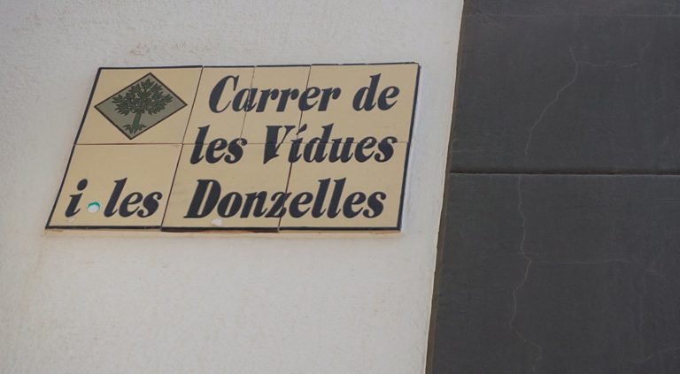 El carrer de les vídues i les donzelles (Lloret Turisme)