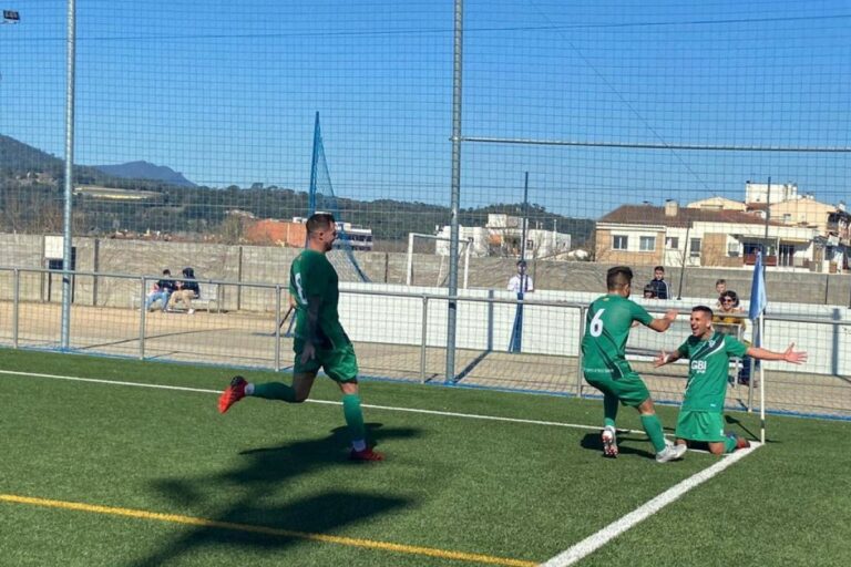 La celebració d'un dels gols (Club Futbol Lloret)