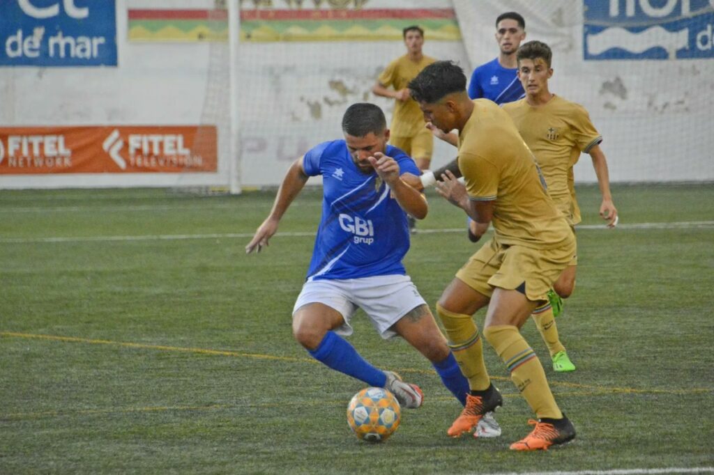Un moment del partit contra el juvenil del Barça (Aitor Roger)