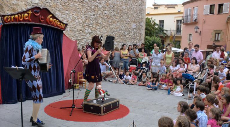 Malabars, música, màgia i clown, aquesta tarda a Lloret, amb la funció «El circ amb maleta»