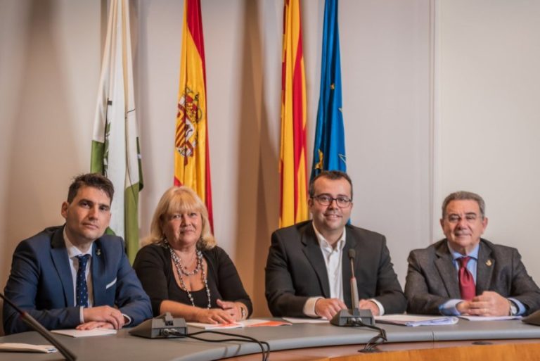 Cs critica que l’Ajuntament sancioni bars i restaurants amb publicitat a les terrasses