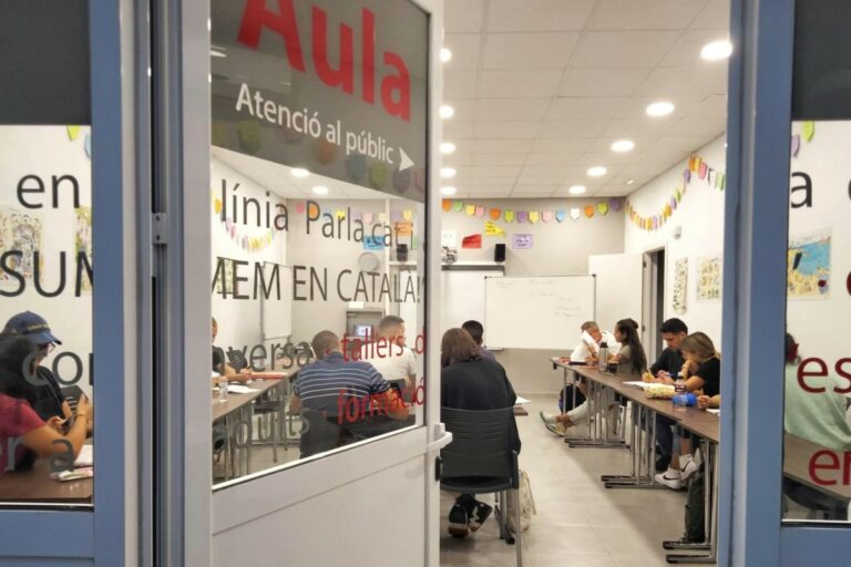 Una classe de català d'aquest trimestre (Oficina de Català de Lloret de Mar)