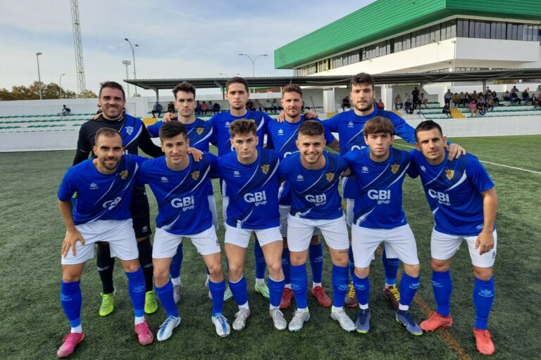 L'onze inicial abans de començar el partit (Club Futbol Lloret)