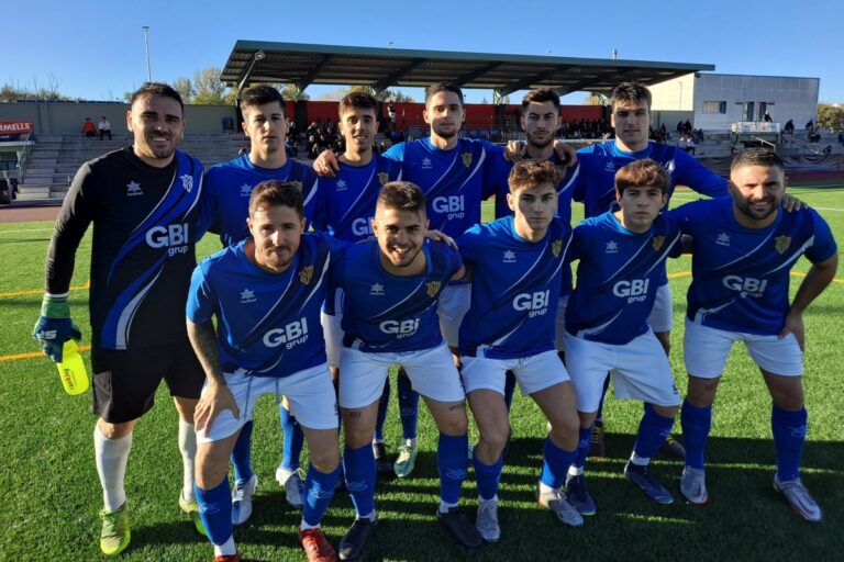 L'equip abans de començar el partit (Club Futbol Lloret)