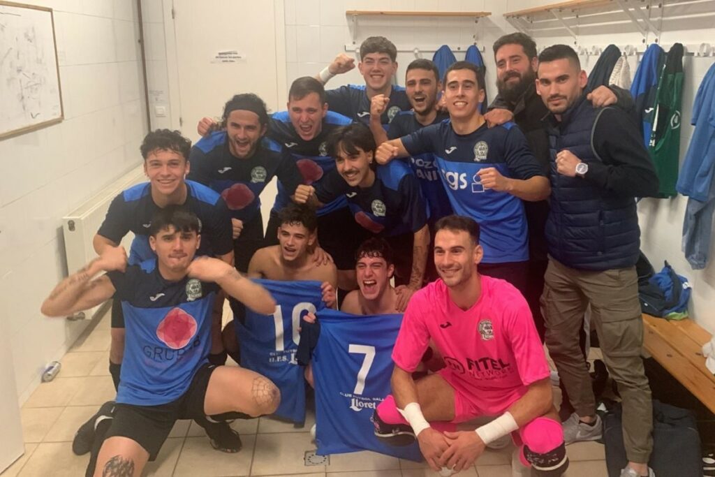 Els jugadors celebrant la victòria (Club Futbol Sala Lloret)