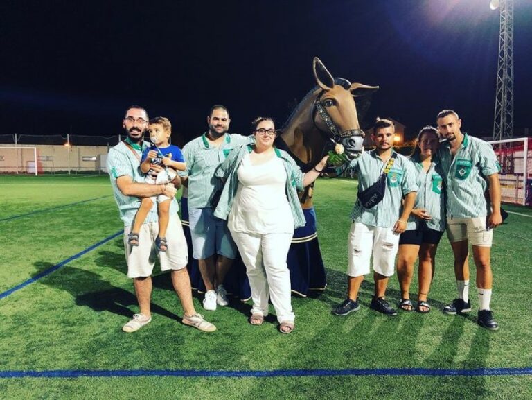 La colla gegantera amb la mula, aquest agost (Gegants de Lloret de Mar)