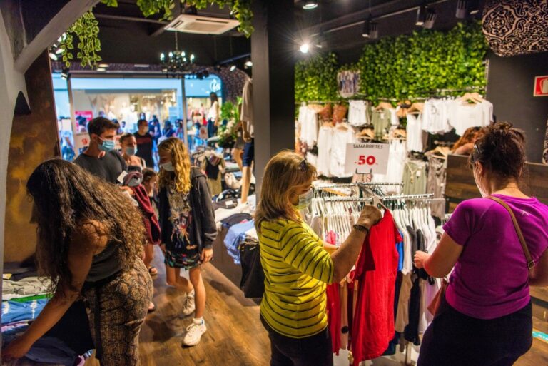 Imatge d'arxiu d'un comerç de Lloret