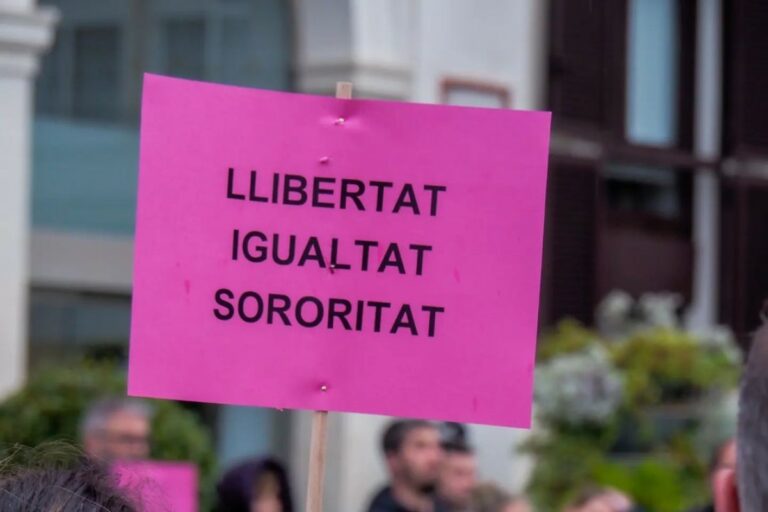 Concentració contra la violència masclista (Ajuntament de Lloret de Mar)