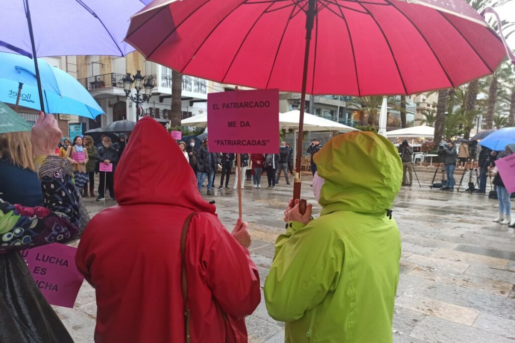 La concentració ha seguit, malgrat la pluja