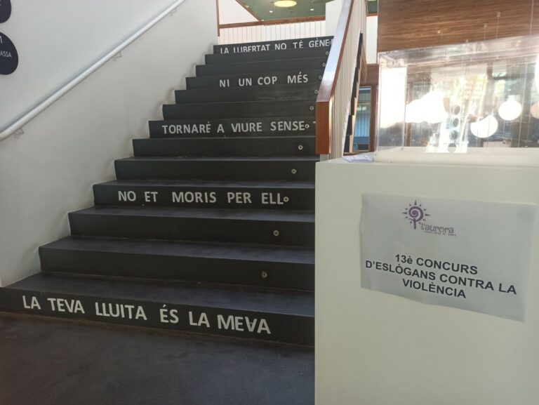 La urna per presentar les frases al concurs de l'Aurora