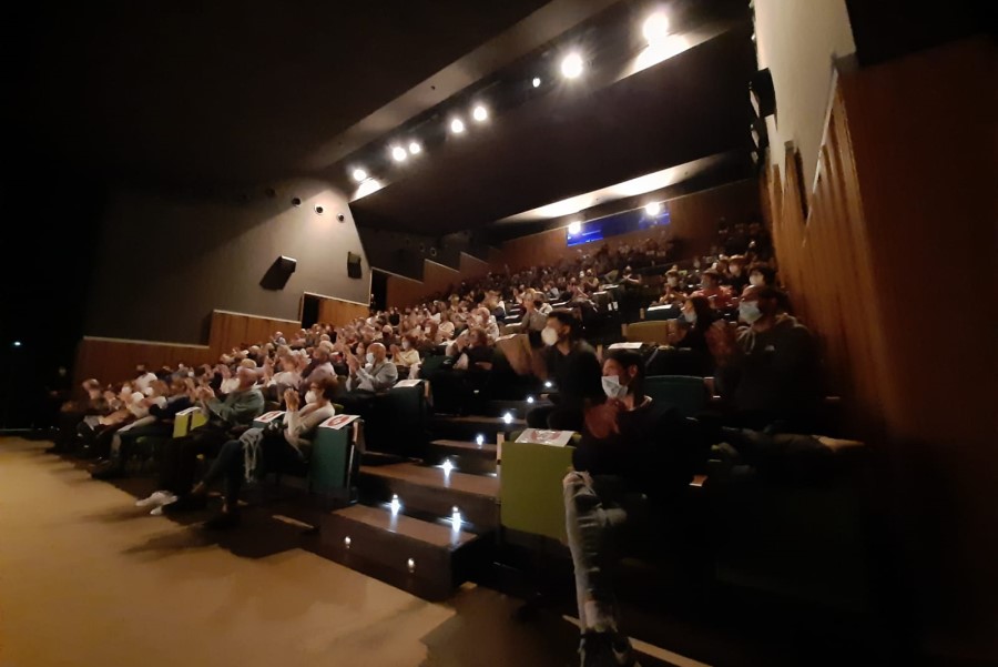 El Teatre ple per veure 'Bajo Terapia' (Corset Teatre)