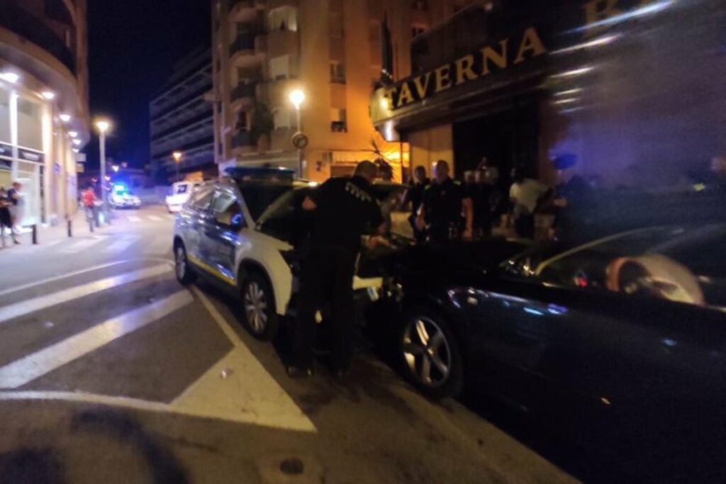 El cotxe policial envestit.