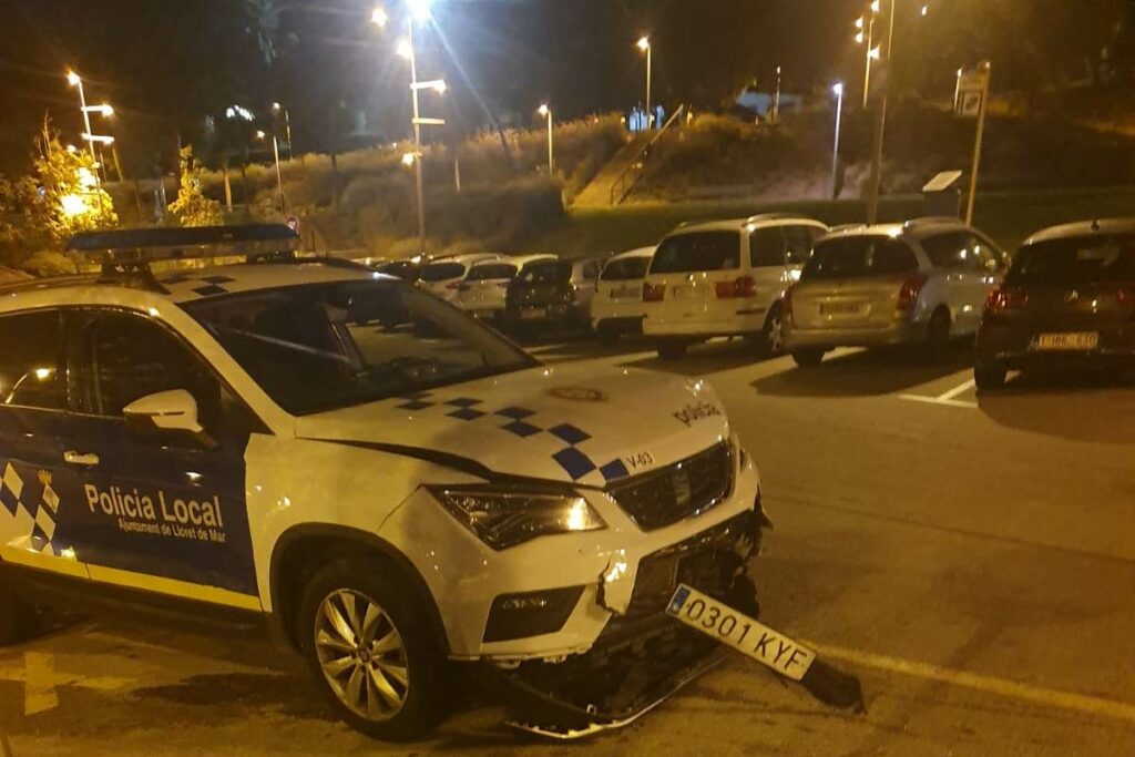 L'estat del cotxe de la policia local de Lloret.