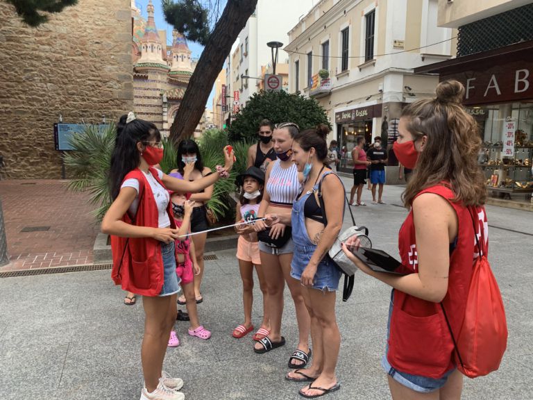 La reacció dels joves a la campanya de la Creu Roja sobre la importància de la mascareta