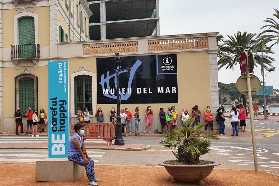 Cues per reservar plaça per visitar el Castell d'en Plaja.