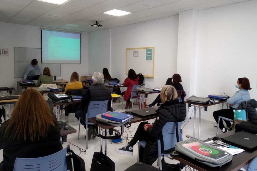 cursos Un dels cursos que han començat (SOM)Un dels cursos que han començat (SOM)economica