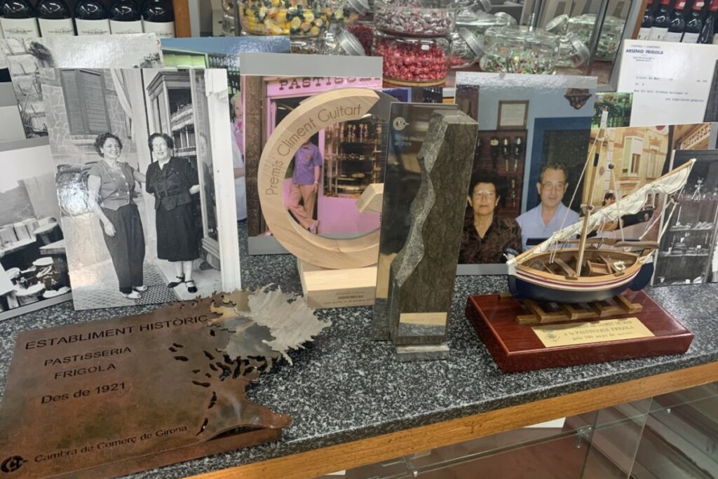 Fotografies antigues i premis, a Can Frigola