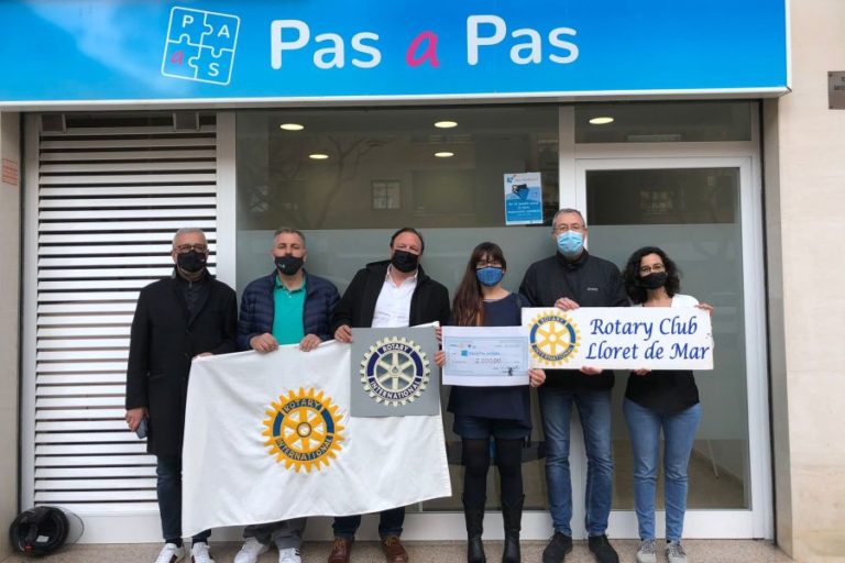 Donació de 2.000 euros del Rotary a Pas a Pas.
