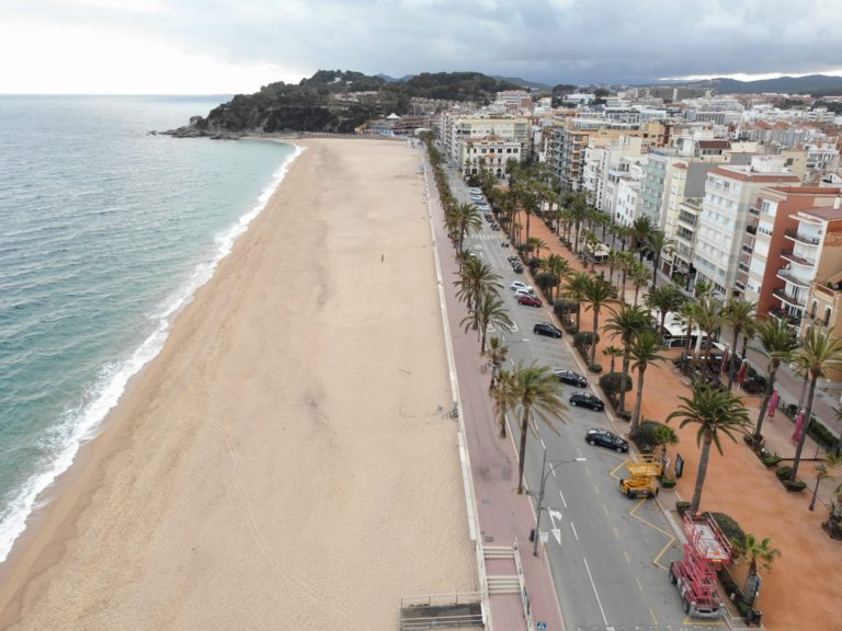 La policia local de Lloret posa unes 100 denúncies a veïns que no respecten el confinament