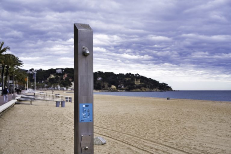 Les platges de Lloret i Fenals ja compten amb algunes dutxes