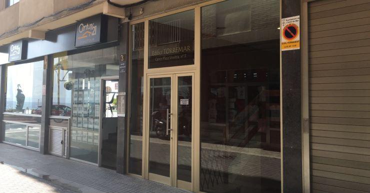 Nou ferits per inhalació de fum en l’incendi d’un pis de Lloret