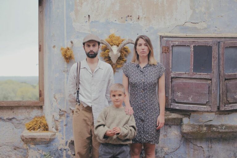 Els protagonistes d'El nen de sutge (Meraki Films)