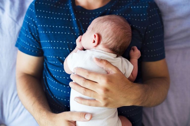 El permís per naixement d’un infant canvia el 2021: 16 setmanes per als dos progenitors