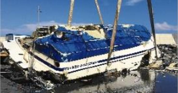 Una embarcació s’enfonsa en xocar contra la roca del Moro