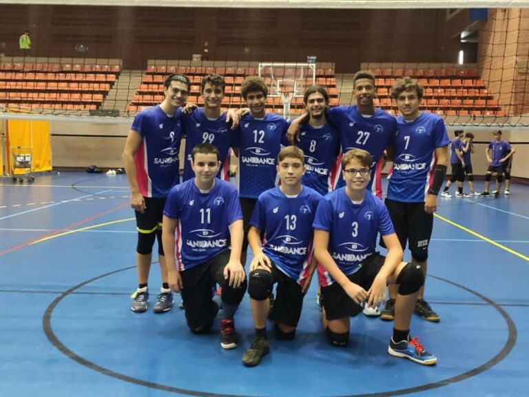 L'equip masculí que ha debutat en competició (CV Lloret)