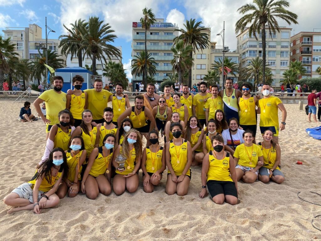 Actualment el club està format per dones i homes (Es Vano)
