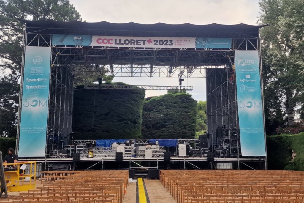 L'escenari, ja preparat per a aquesta nit